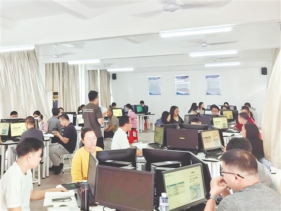 培訓(xùn)采用“理論講解+實(shí)戰(zhàn)操作”相結(jié)合的方式。