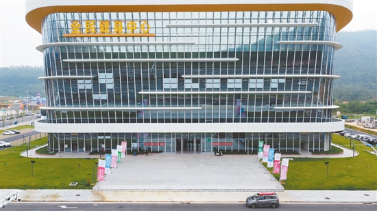 恩平全民健身中心大樓。