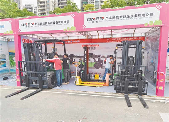 歐能設(shè)備的叉車產(chǎn)品在國內(nèi)外展會上頻繁“露臉”。