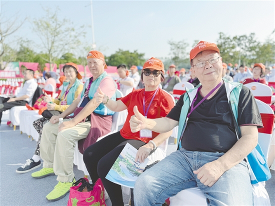 11月14日至16日，第十一屆世界臺山寧陽會館（同鄉(xiāng)會）聯(lián)誼大會在臺山舉辦，近千名臺山籍海內(nèi)外鄉(xiāng)親心懷赤誠，跨越山?；氐郊亦l(xiāng)。