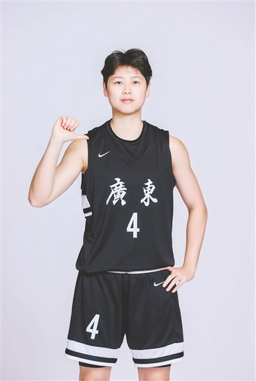 競技場上，鐘佳麗持續(xù)突破自我，在十五運會站上最高領獎臺。受訪者供圖