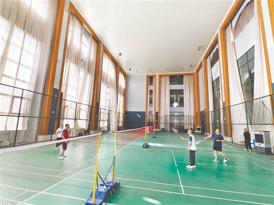 不少東北老年人喜歡到恩平過冬，他們一起運(yùn)動(dòng)、打牌、泡溫泉，生活自在而充實(shí)。