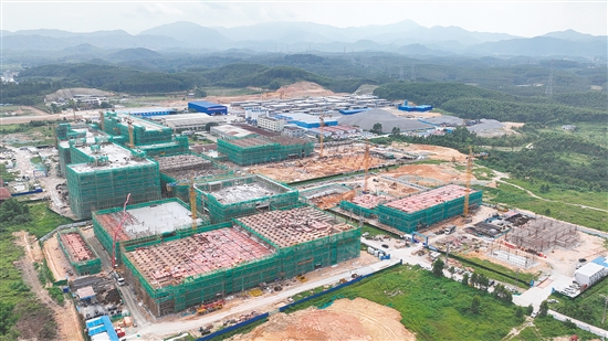 近年來(lái)，良好的交通區(qū)位優(yōu)勢(shì)讓建桃工業(yè)區(qū)成為桃源鎮(zhèn)招才引智、推動(dòng)優(yōu)質(zhì)項(xiàng)目落地的重要平臺(tái)。