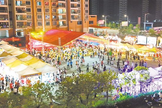 “笑蝦蝦”系列活動是大鰲鎮(zhèn)的文旅招牌，今年開展的“笑蝦蝦”精彩夜繽紛活動吸引大量游客，帶動周邊餐飲、住宿等業(yè)態(tài)蓬勃發(fā)展。