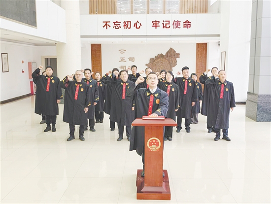 恩平法院舉行憲法宣誓儀式。