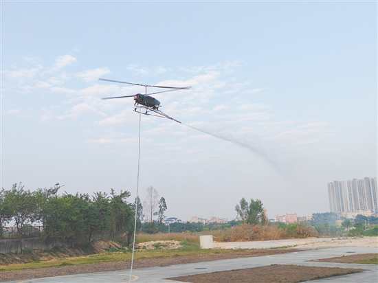 鶴山探索無人機(jī)在應(yīng)急救援領(lǐng)域的深度應(yīng)用，成功完成首次“無人機(jī)+消防”實(shí)戰(zhàn)測試。