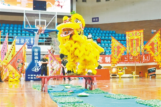 17支醒獅隊(duì)伍齊聚一堂，以獅會(huì)友，展現(xiàn)鶴山獅藝的獨(dú)特魅力。