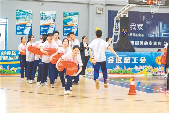 職工們在“玩”中賽，在賽中樂。