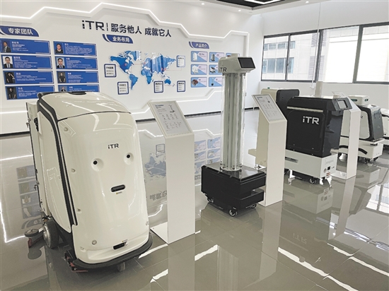 鶴山它人機器人項目展廳展示了企業(yè)總部在商用清潔機器人及人工智能領域的深厚積累。