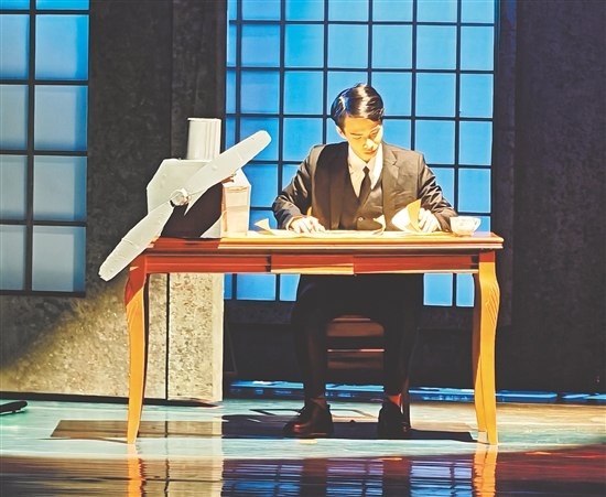 舞臺(tái)劇《中國(guó)航空先驅(qū)·馮如》深刻詮釋馮如“壯國(guó)體、挽利權(quán)”的畢生追求。