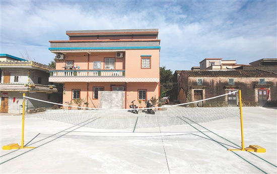 沙湖鎮(zhèn)成平村將清拆后的零散地塊建設為運動場所。