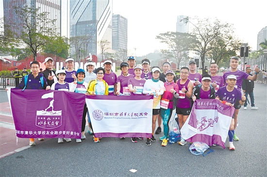 清華大學校友參加江馬。趙可義