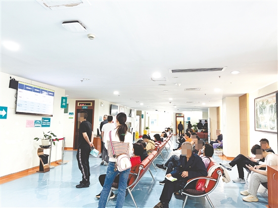 臨近年底，不少人選擇到醫(yī)院體檢。