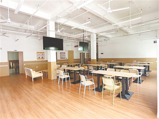 恩平全市初步建成縣級居家養(yǎng)老服務(wù)中心、鎮(zhèn)（街）級日間照料中心、村（社區(qū)）級居家養(yǎng)老服務(wù)中心等各類養(yǎng)老服務(wù)設(shè)施122家。