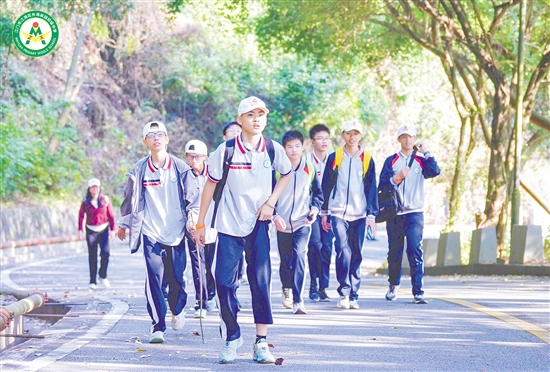 學(xué)生們?cè)谕讲降巧降倪^(guò)程中積累動(dòng)力。