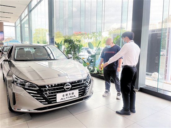 要盡早提到新車(chē)，享受乘用車(chē)消費(fèi)補(bǔ)貼，建議消費(fèi)者購(gòu)車(chē)時(shí)盡量選擇現(xiàn)車(chē)。