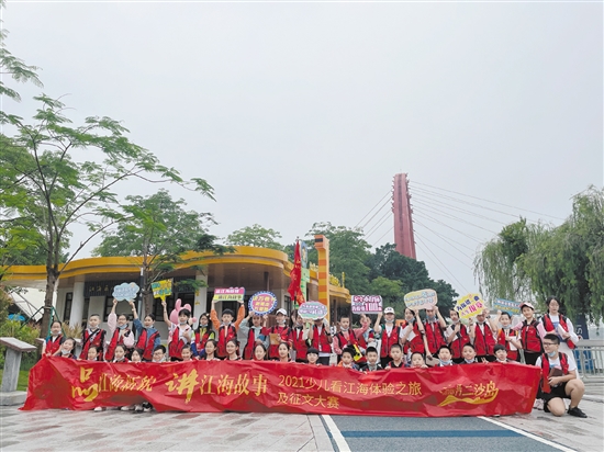 小記者們收獲了難忘的江海體驗(yàn)之旅。