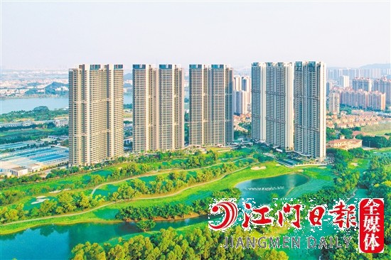 蒲葵之夢·天心被綠茵環(huán)繞，與高爾夫球場無距接壤。