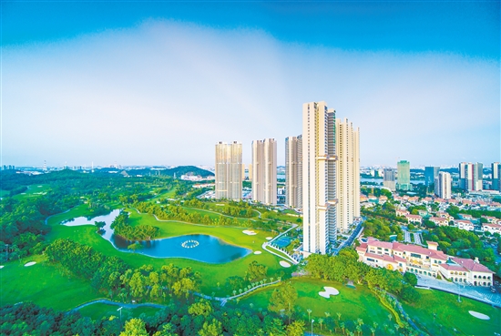 蒲葵之夢·天心與高爾夫球場無距接壤。