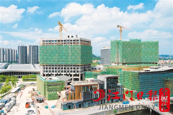 濱江新區(qū)大型商業(yè)配套保利時光匯正在如火如荼建設(shè)中。