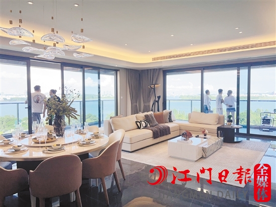 開闊的江景陽臺，成為許多江景房的賣點。