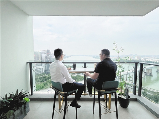 今年以來(lái)，江景房備受青睞。