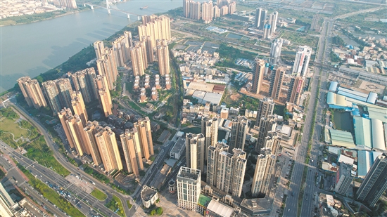 外海片區(qū)樓市或隨著江海站的開(kāi)通迎來(lái)進(jìn)一步發(fā)展。