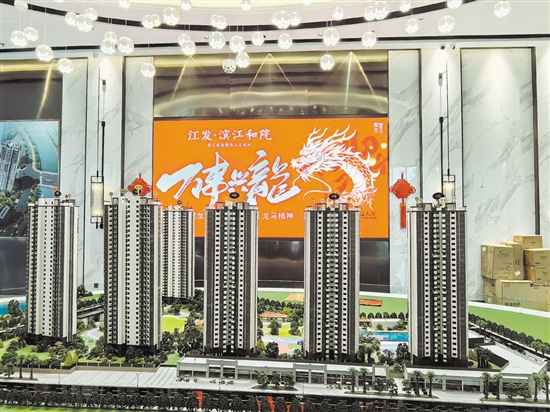 各大樓盤新春氣氛濃郁。