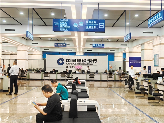 去年我市住房公積金繳存金額突破70億元，惠及越來(lái)越多職工。