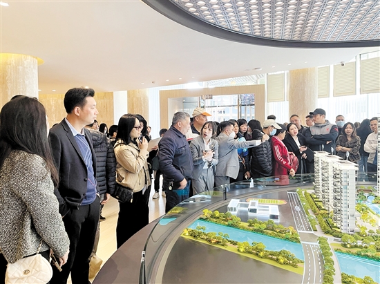 僑胞購房熱拉高本地樓盤成交量。