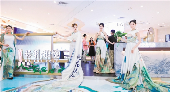 保利瑯悅城市展廳開放現(xiàn)場。