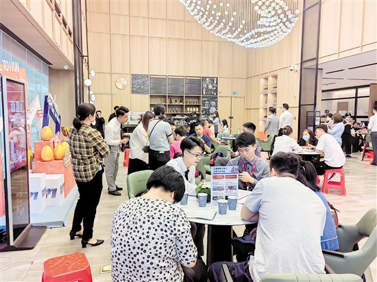 “五一”期間，不少樓盤人氣十足。