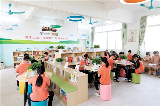 新落戶的博富公益“悅讀館”環(huán)境明亮舒適。