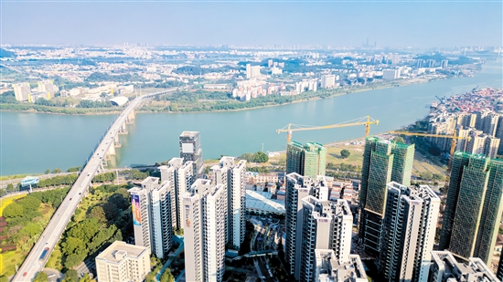 過去一年，不少樓盤紛紛推出江景房，備受歡迎。