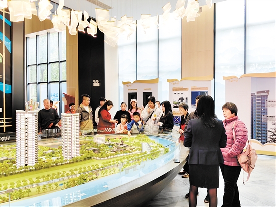 春節(jié)期間我市多個(gè)樓盤人氣很旺。