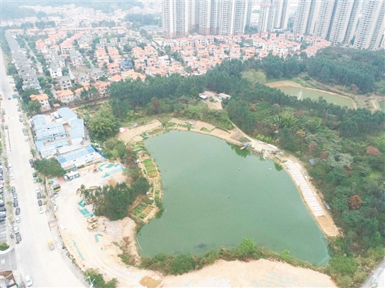 位于蓬江區(qū)豬乸環(huán)地段灝昌園小區(qū)東側(cè)、翡翠觀瀾小區(qū)西北側(cè)地塊已于4月9日成功出讓。