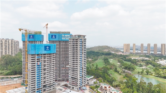 江發(fā)·翡翠觀瀾項(xiàng)目工地。