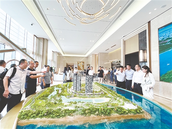 江發(fā)·天御灣的大平層產(chǎn)品吸引了不少消費者。