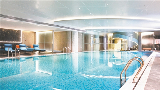 部分樓盤的會所配備了室內(nèi)恒溫標(biāo)準(zhǔn)泳池。