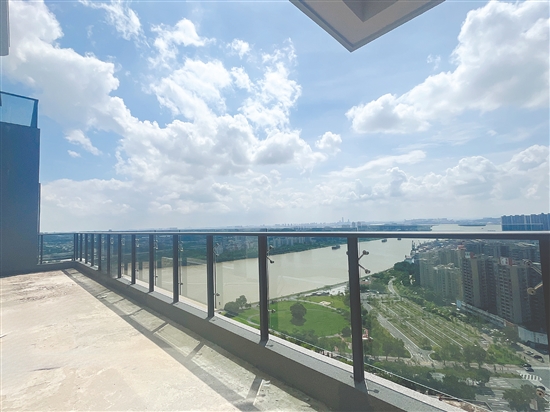 部分在售復(fù)式產(chǎn)品擁有江景資源，稀缺性強(qiáng)。