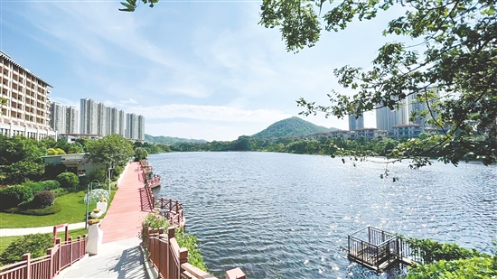 鶴山共和碧桂園·天麓湖盈翠苑一期項(xiàng)目環(huán)境優(yōu)美。