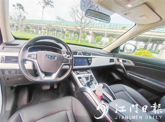 中控臺使用了大面積軟性材質(zhì)包裹。