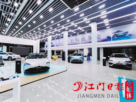 廣汽埃安江門第一體驗中心寬敞氣派的展廳。