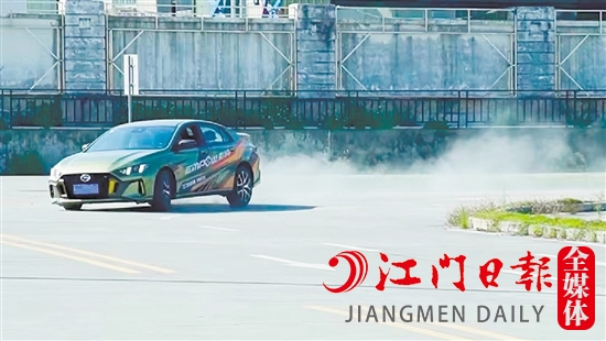 車主充分體驗了影豹的性能。