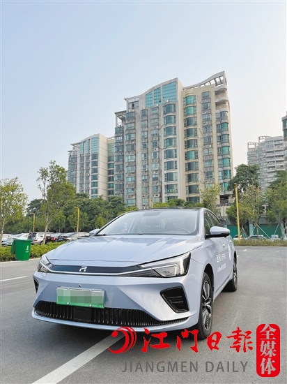 ER6的外觀科技運動。