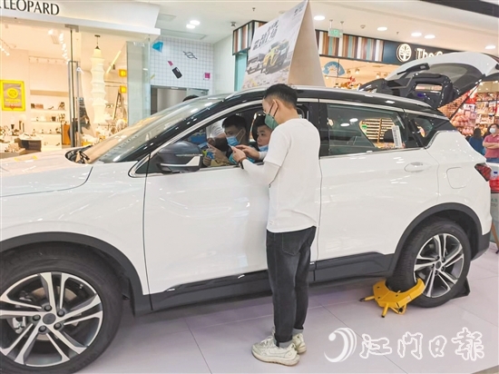 把汽車“開(kāi)進(jìn)”商場(chǎng)，可以加大隨機(jī)性購(gòu)買比例。