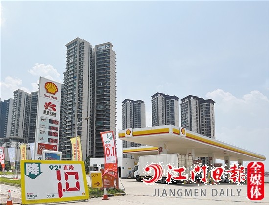 不少加油站都推出了加油優(yōu)惠。