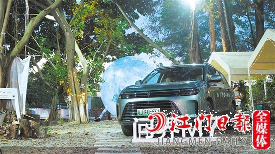 問界M7外觀時尚大氣。