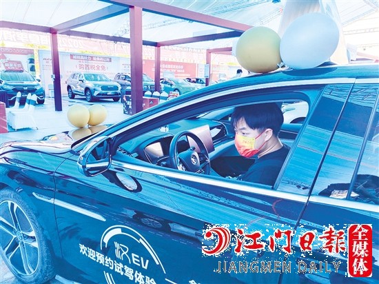 高端新能源汽車越來越受到消費(fèi)者關(guān)注。