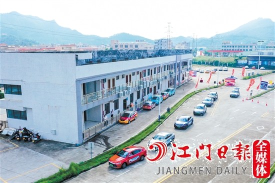 比亞迪王朝網(wǎng)對(duì)比試駕會(huì)有直線加速、斜坡挑戰(zhàn)等多個(gè)項(xiàng)目。